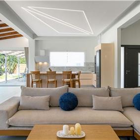 3 bedroom seaside villa with pool & jacuzzi, near Acharavi, sleeps 6